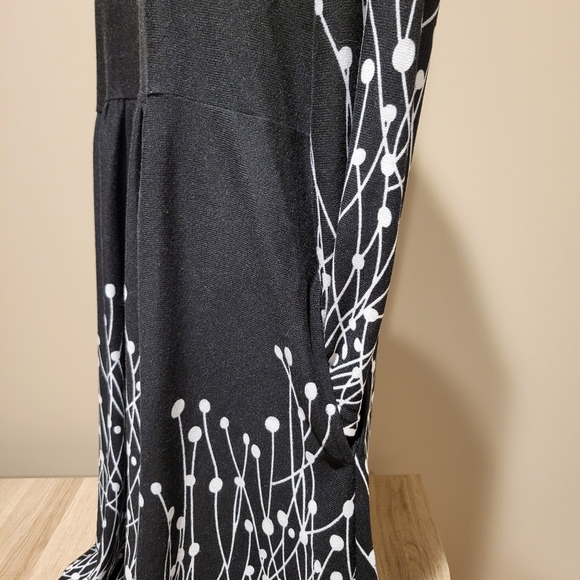 NWOT  Reborn Collection: Black & White Abstract Empire Waist Tunic - 2x - Picture 5 of 5